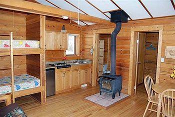 Beaver Lake Mountain Resort Келоуна Экстерьер фото